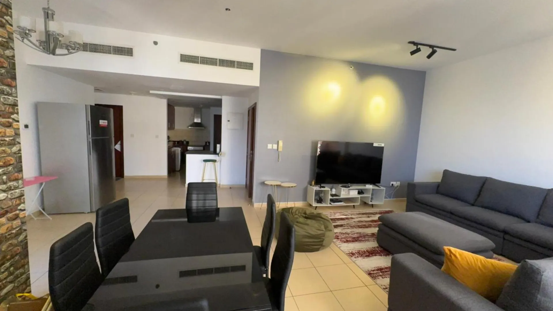 Homestay Jbr House Apartment Dubai United Arab Emirates